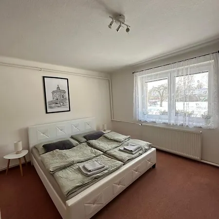 U Maslu Lägenhet Bezdekov Nad Metuji